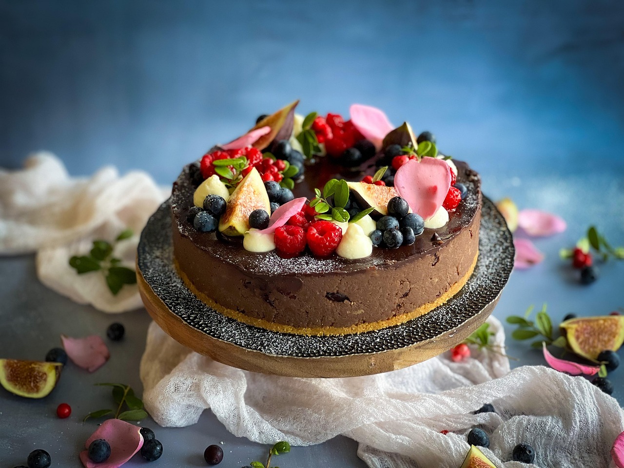 A cake with a sharp square buttercream edge